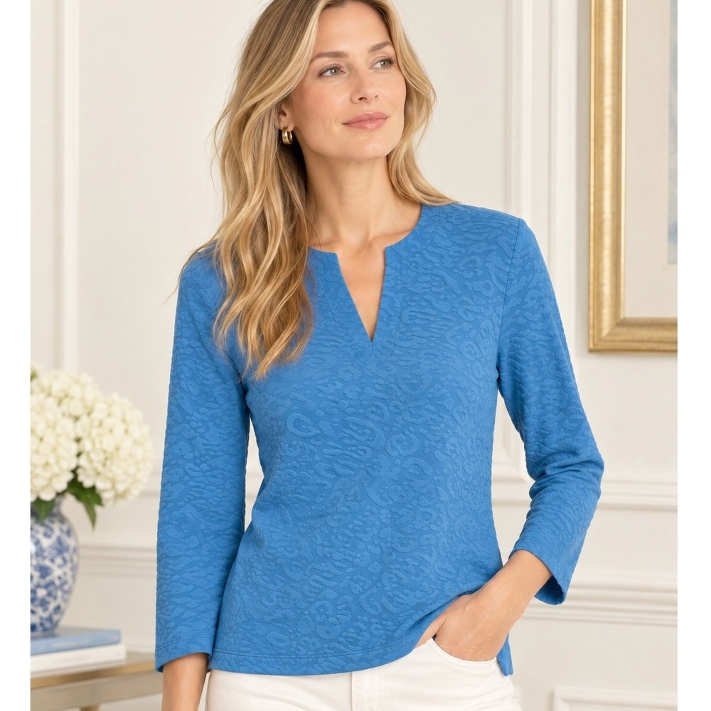J.McLaughlin Top Women Small Blue Leopard Jacquard Split Neck 3/4 Sleeve Preppy
